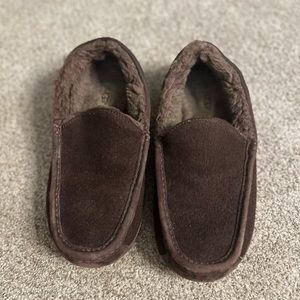 Mens UGG size 9 Ascot Slipper